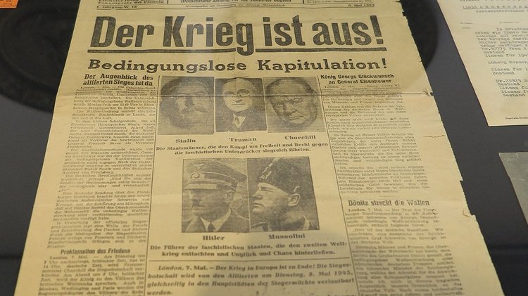 Als erstes freies Blatt – ohne NS-Propaganda – konnten die Aachener Nachrichten die bedingungslose Kapitulation am 8. Mai 1945 vermelden. Außer den Aachener Nachrichten verkündeten von Deutschlands Zeitungen an diesem Tag nur noch die Flensburger Nachrichten die Kapitulation. (Quelle: wikipedia.org)