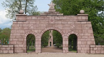 Eingangsportal der Gedenkstätte Ehrenhain Zeithain