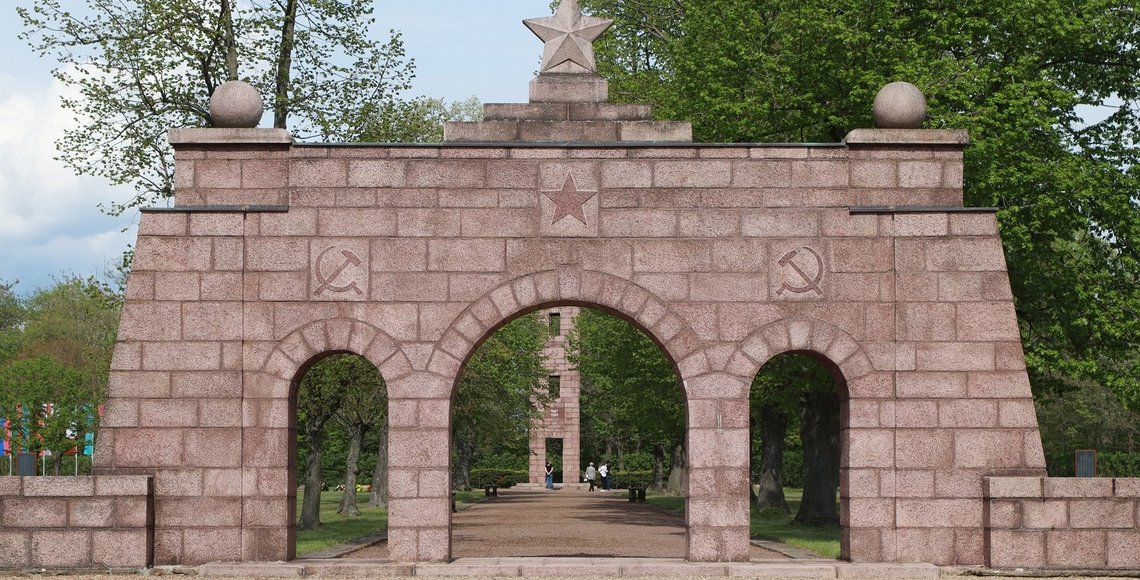 Eingangsportal der Gedenkstätte Ehrenhain Zeithain