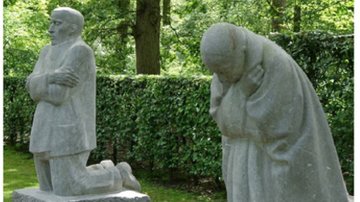 Trauernde Eltern (Antikriegsdenkmal von Käthe Kollwitz, heute auf der Kriegsgräberstätte Vladslo, Belgien)