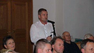 Zahlreiche Gäste haben Fragen an Umbetter Kozlowski