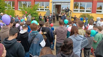 Abschlussgrußwort des Bürgermeisters Markus Renner beim Friedensfest zum 80. Jahrestag des Endes des Zweiten Weltkriegs in Europa, Kalkbergschule Meißen