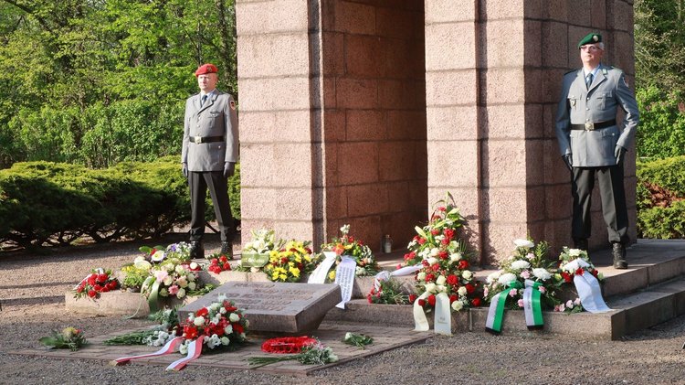 Gedenkveranstaltung zum 80. Jahrestag der Befreiung des Kriegsgefangenenlagers Zeithain