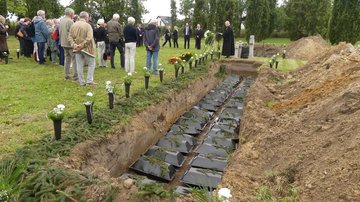 Einbettungs- und Gedenkveranstaltung in Nadolice Wielkie