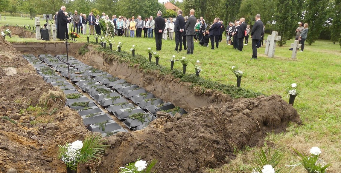 Einbettungs- und Gedenkveranstaltung in Nadolice Wielkie