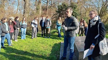 An der griechischen Grab- und Gedenkstätte